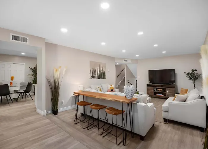 Holiday home 6 Bedroom Style Pool Game Fire Pit Glendale