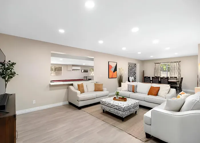 6 Bedroom Style Pool Game Fire Pit Glendale