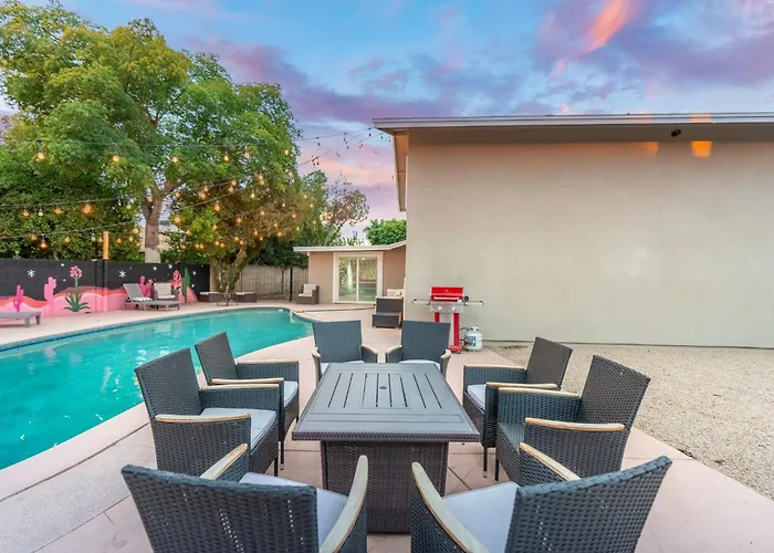 6 Bedroom Style Pool Game Fire Pit