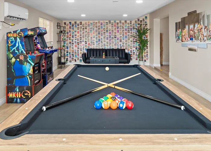 6 Bedroom Style Pool Game Fire Pit Glendale