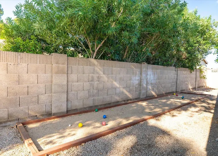 6 Bedroom Style Pool Game Fire Pit * Glendale