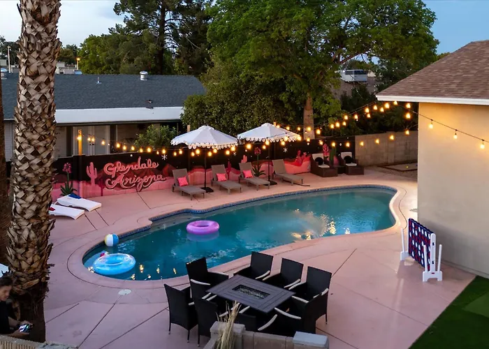 Holiday home 6 Bedroom Style Pool Game Fire Pit Glendale