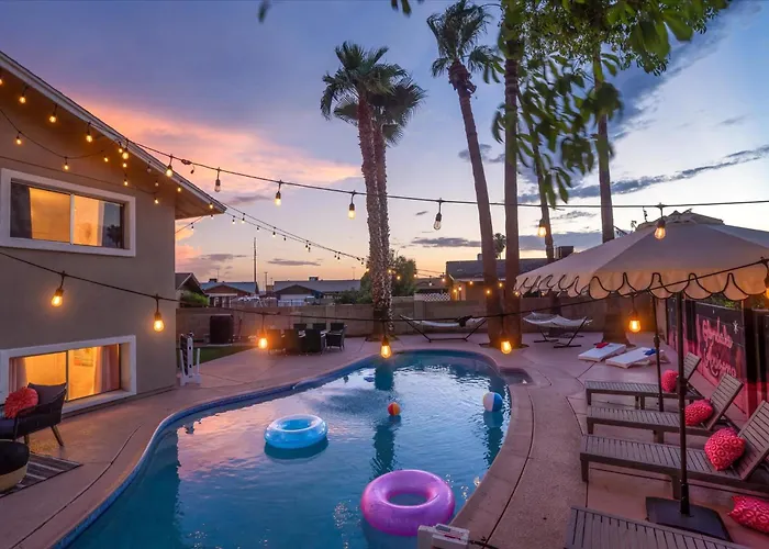 6 Bedroom Style Pool Game Fire Pit * Glendale