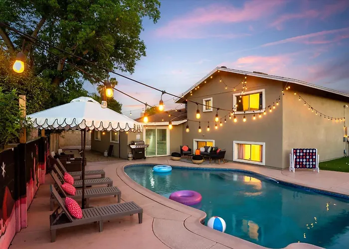6 Bedroom Style Pool Game Fire Pit Holiday home
