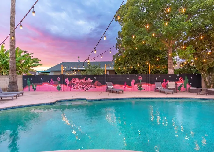 6 Bedroom Style Pool Game Fire Pit * Glendale