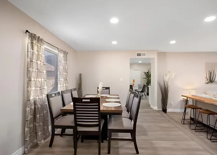 6 Bedroom Style Pool Game Fire Pit Glendale
