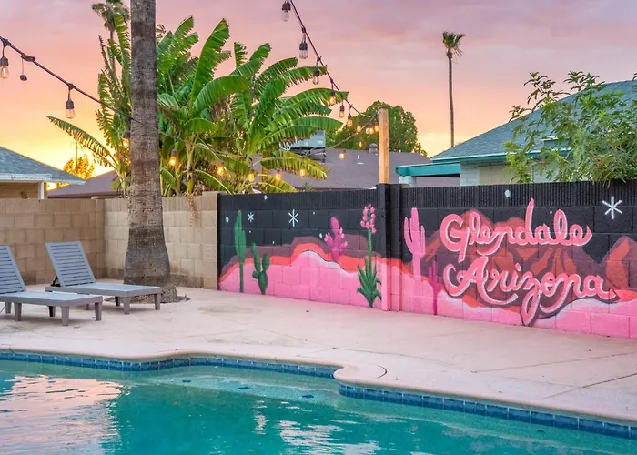 6 Bedroom Style Pool Game Fire Pit Holiday home Glendale