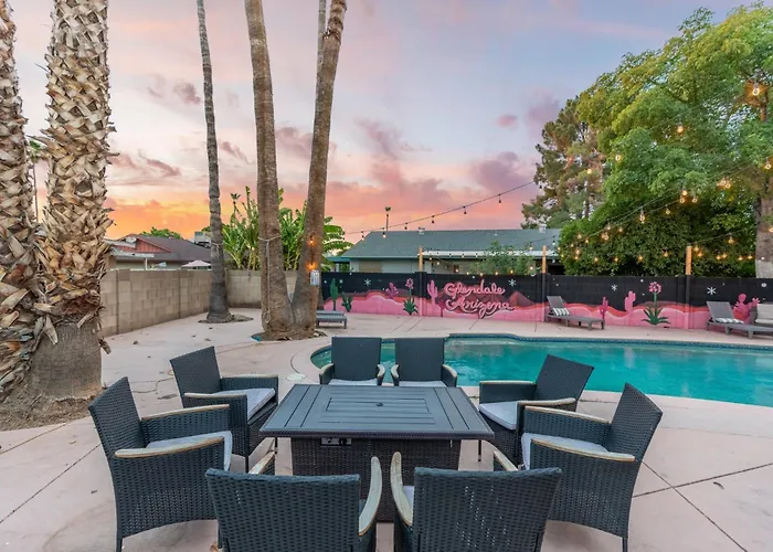 6 Bedroom Style Pool Game Fire Pit * Glendale